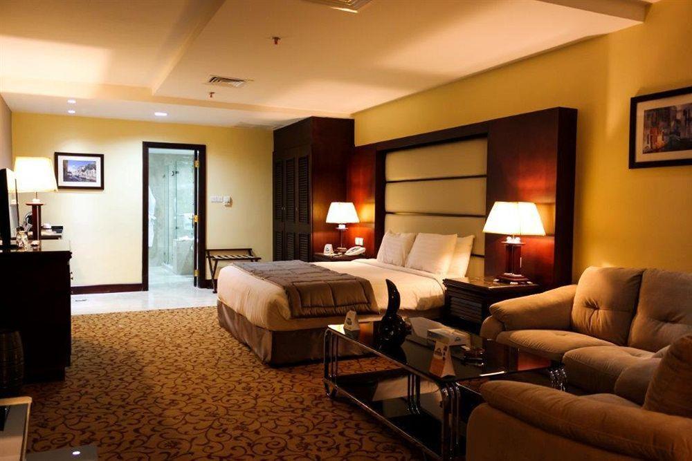 Days Inn Hotel & Suites Амман Экстерьер фото